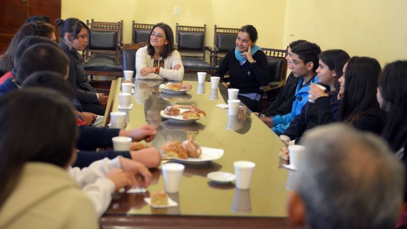 Entregan combi a Escuela Agrotécnica de Alijilán