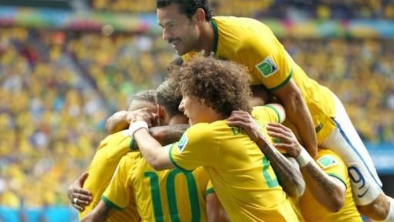 Brasil arrolló 4-1 a Camerún y México 3-1 a Croacia