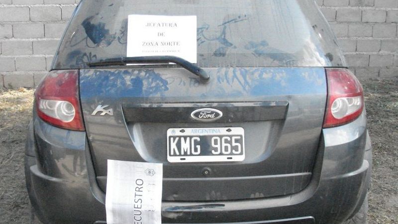 Secuestran dos autos en taller mecánico