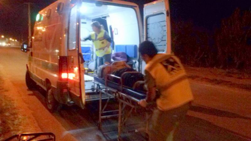 Quiso esquivar una moto y terminó derrapando