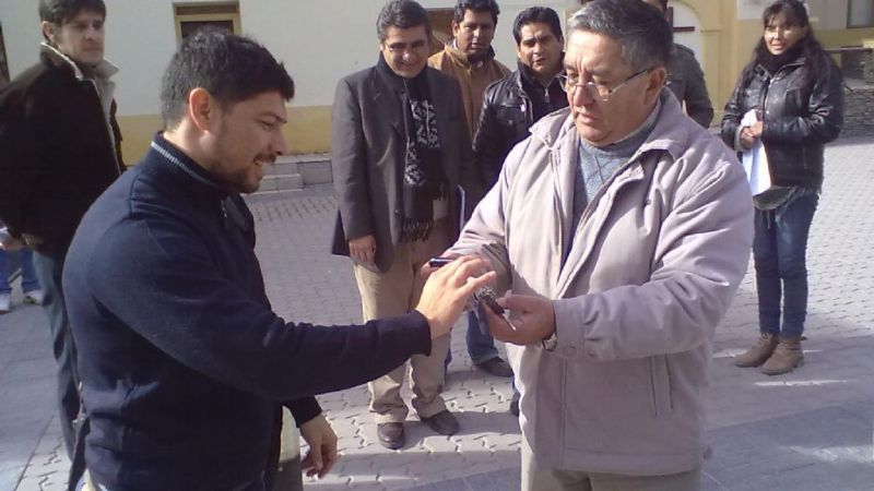 León Mendoza consiguió una camioneta 0KM para el municipio de San José