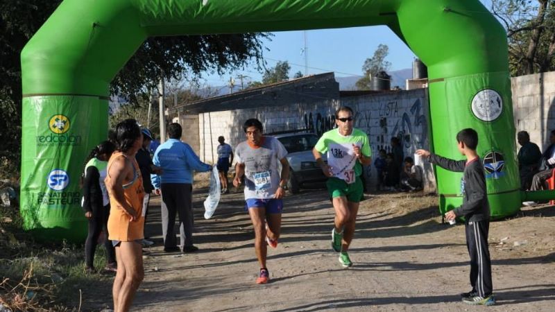 El español  Daniel Valencia y Mónica Giménez, en carrera; Miguel Matías y Laurita Castillo en marcha atlética