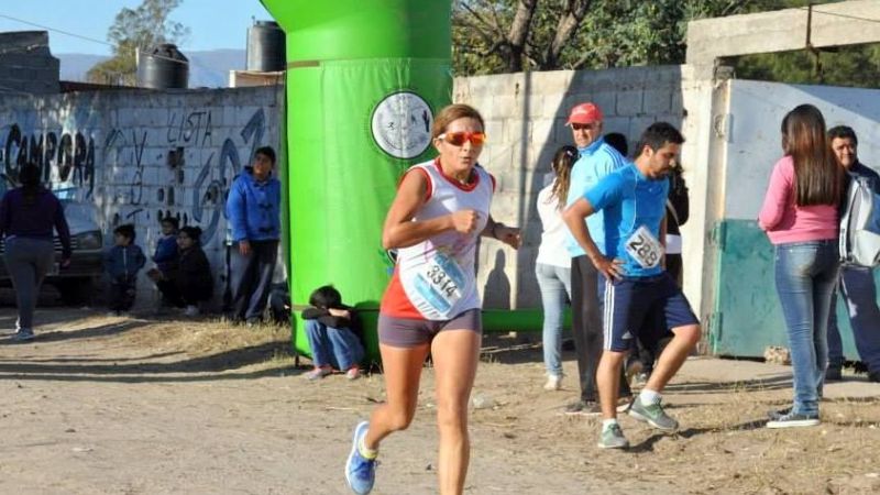 El español Valencia y Mónica Giménez ganaron con el “Defe”Matías Miguel y Laurita Castillo.