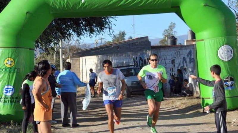 El español Valencia y Mónica Giménez ganaron con el “Defe”Matías Miguel y Laurita Castillo.