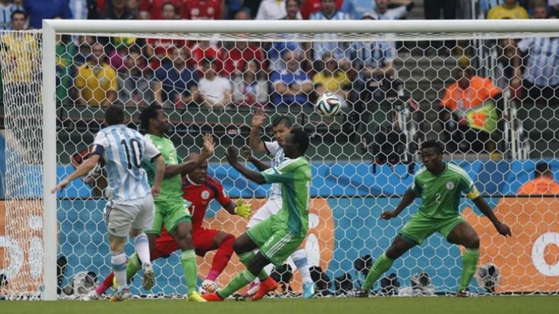 Argentina mejoró, ganó y terminó líder en el Grupo F