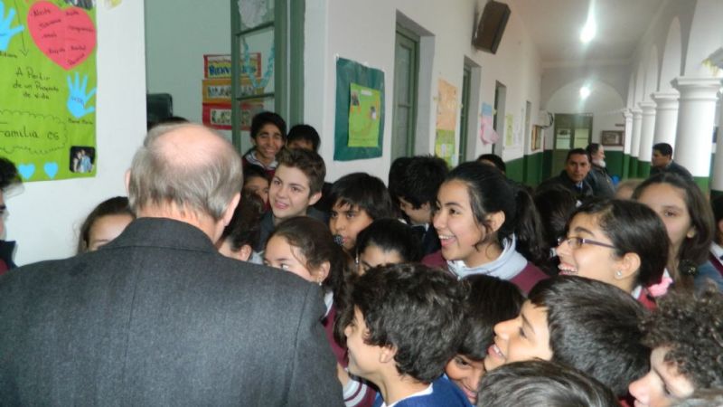 El Obispo fue recibido con mucho entusiasmo en el Colegio Fasta