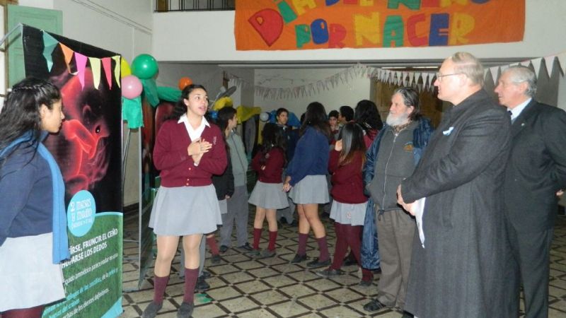El Obispo fue recibido con mucho entusiasmo en el Colegio Fasta