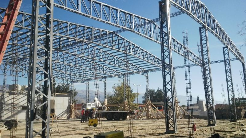 La obra del polideportivo de Santa María tiene un avance del 50%