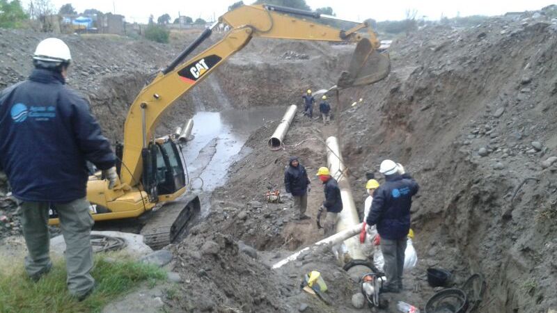 Trabajos sin pausa para reparar rotura de cañería