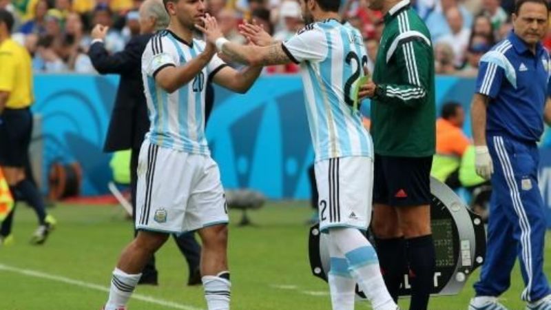 Lavezzi por Agüero sería el cambio en la Argentina