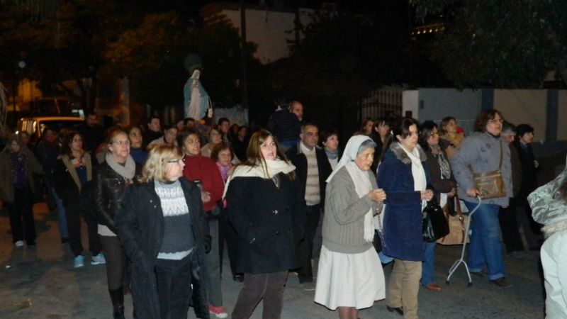 El Obispo finalizó su visita pastoral con la procesión en honor al Corazón de María
