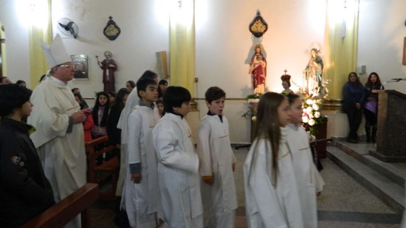 El Obispo finalizó su visita pastoral con la procesión en honor al Corazón de María