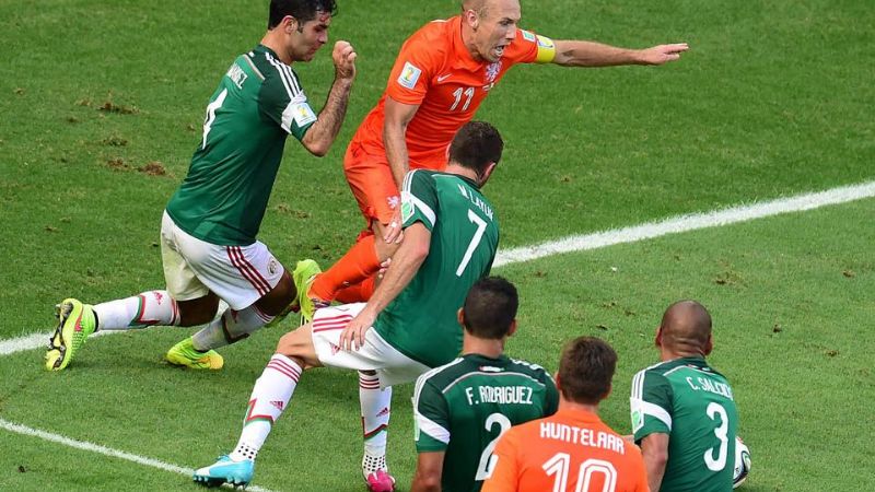 Por Robben, Holanda se lo llevó en el final, y está en 4tos.
