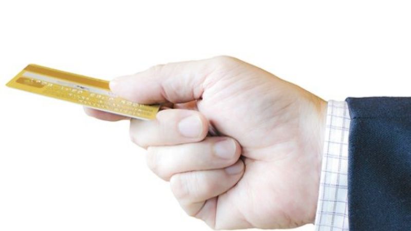 Por avance de inflación, suben el límite de compra con tarjeta de crédito