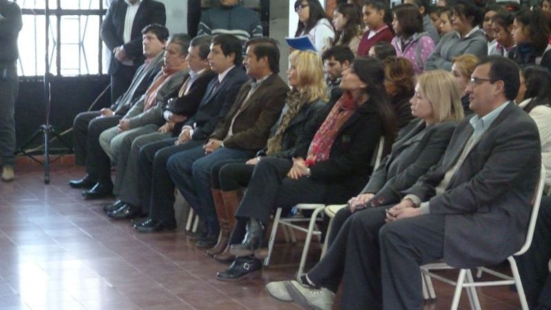 Entrega de equipamiento para la EPET N° 7