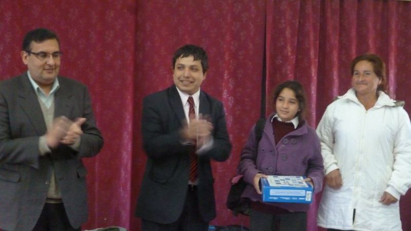 Entrega de equipamiento para la EPET N° 7