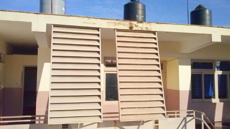 Importante filtración de agua en la Escuela Rivadavia-Belgrano