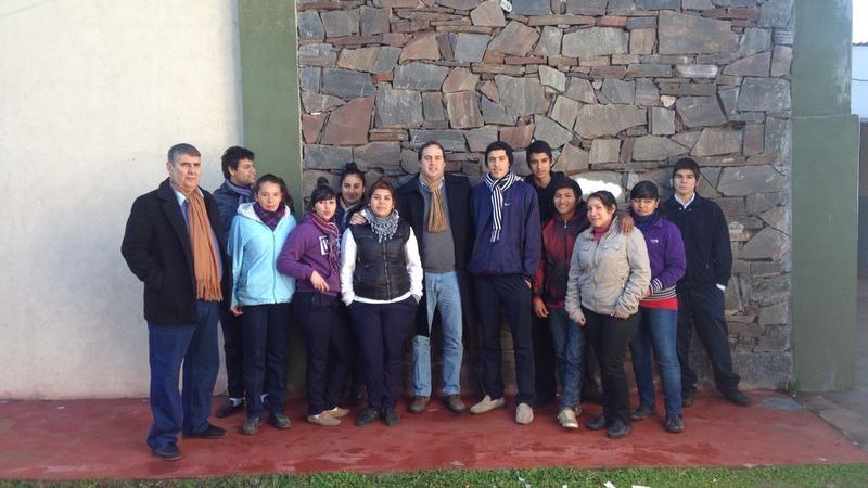 Mera y Tomassi entregaron boletines en escuelas del interior