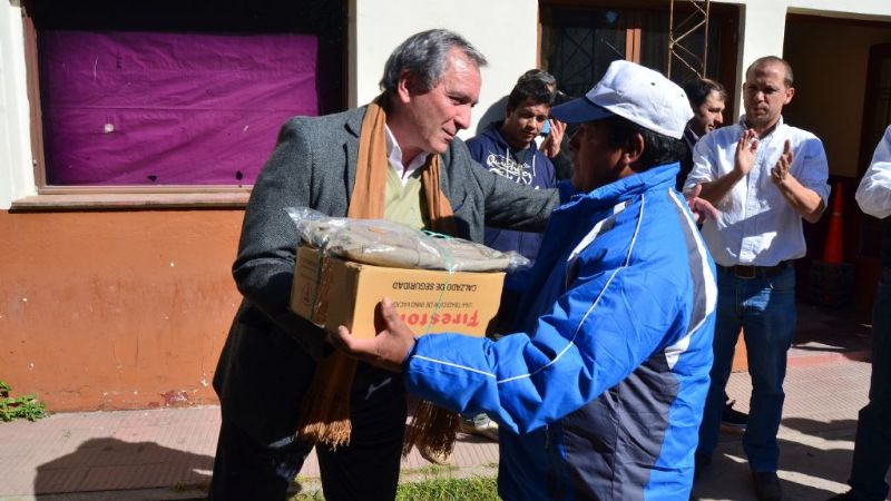 Entrega de indumentaria para agentes municipales de Valle Viejo