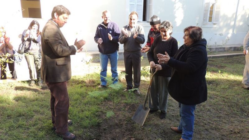 Forestación en el Hogar de Ancianos “Fray Mamerto Esquiú”
