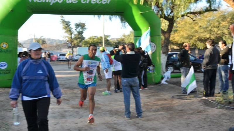 Nicolás Herrera triunfó en su categoría en la media maratón de Tucumán