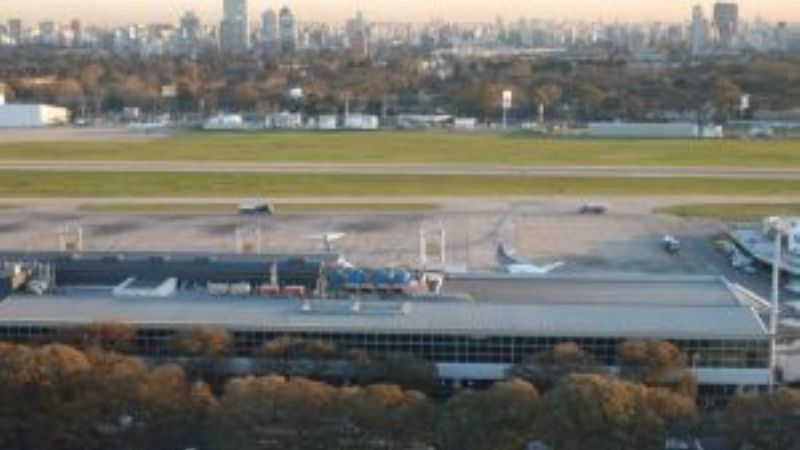 Se desplomó 26,4% la salida de argentinos al exterior