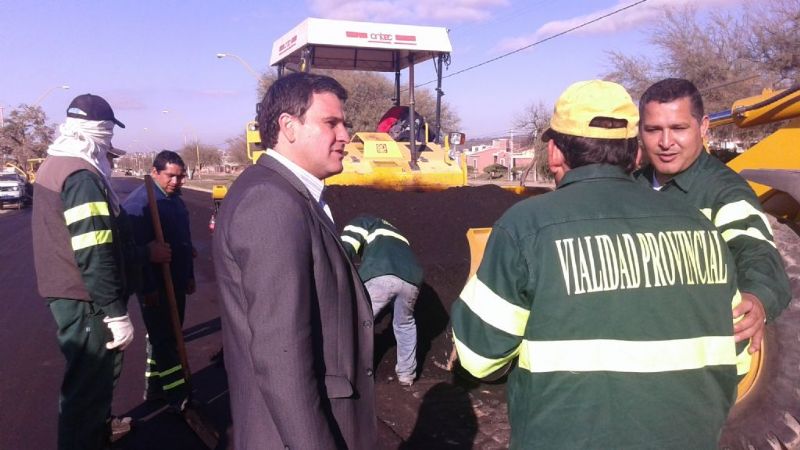 Continúa la obra de asfaltado en Avenida Virgen del Valle