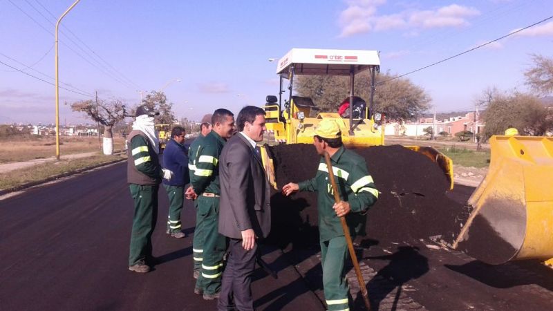 Continúa la obra de asfaltado en Avenida Virgen del Valle