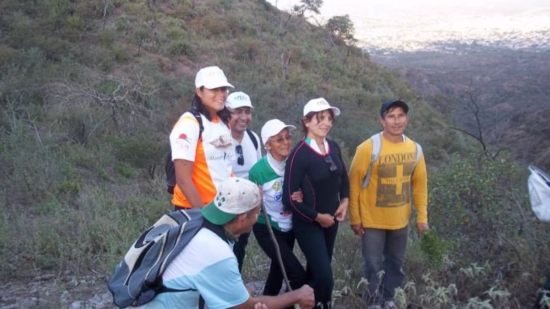 Caminata en lomadas del dique El Jumeal