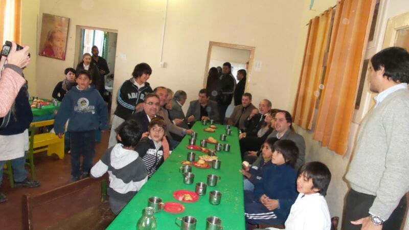 Jalil desayunó con los chicos del Hogar Escuela
