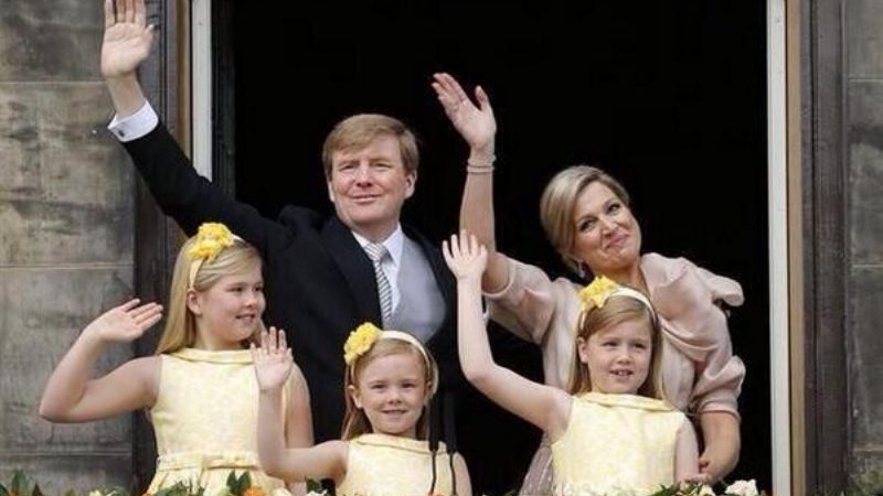 “Masche”, los Papas y la despedida a “los reyes” en los afiches