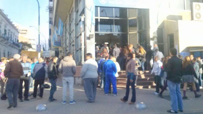 Enojo por las demoras en el Banco Nación
