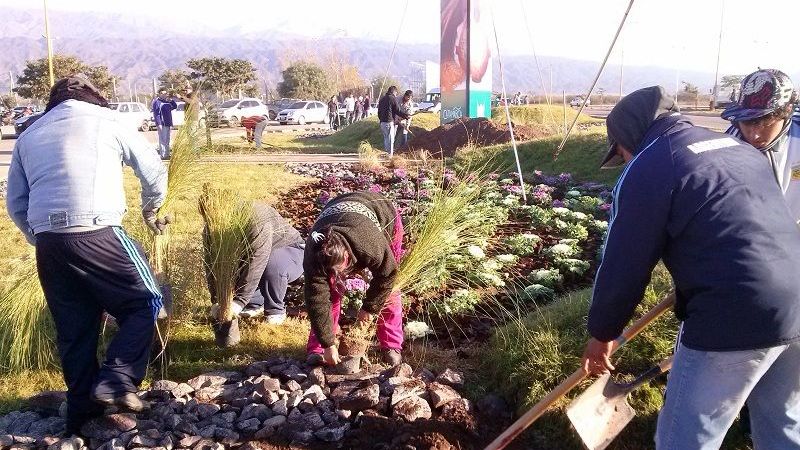 “Argentina trabaja” le puso flores al “Poncho”