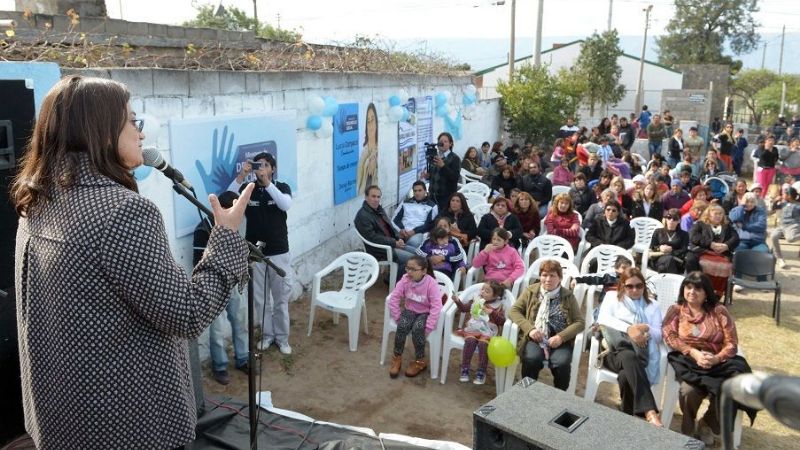La Gobernadora inauguró el EPC de barrio Apolo