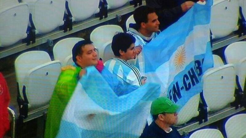 Vega en Brasil y los docentes esperando