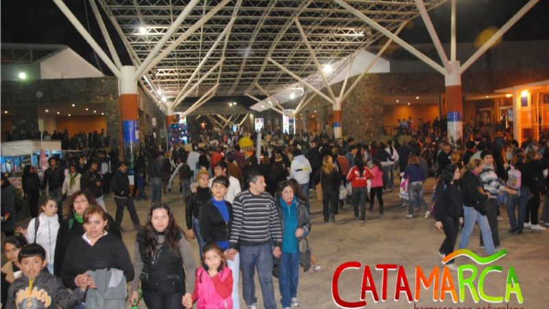 Hoy se inaugura la Feria Artesanal del Poncho 2014