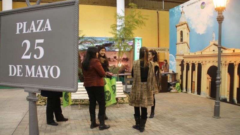 Recreación e historia de la Plaza en el Poncho