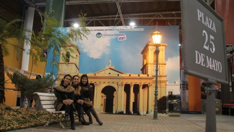 Recreación e historia de la Plaza en el Poncho