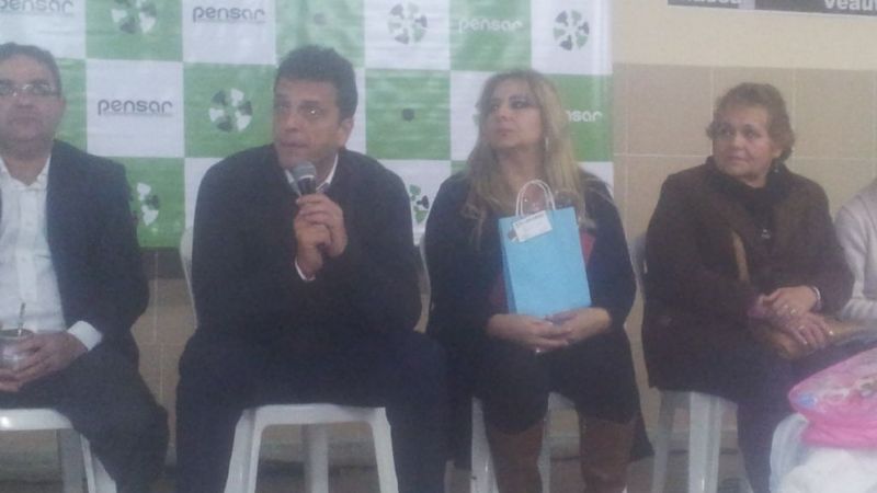 Massa con Veaute en las Mil Viviendas