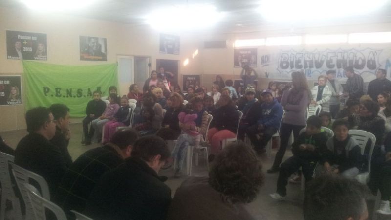 Massa con Veaute en las Mil Viviendas