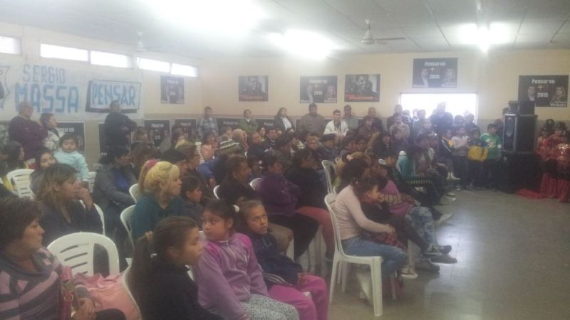 Massa con Veaute en las Mil Viviendas