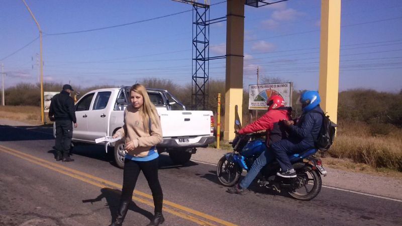 Entrega de material preventivo en puestos camineros y aeropuerto