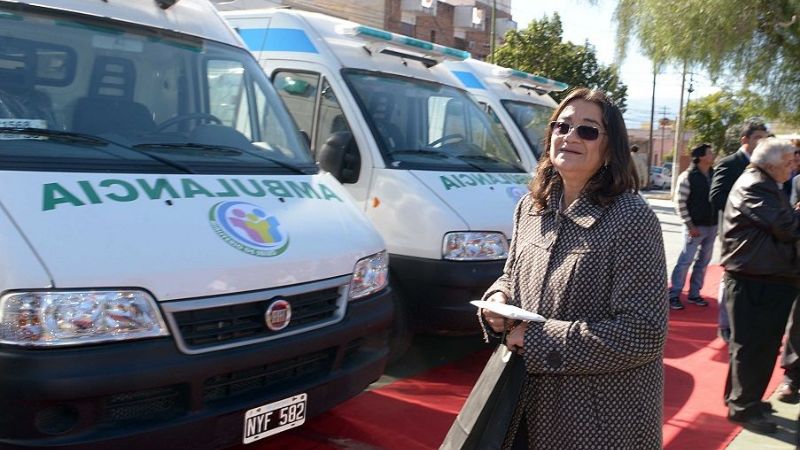 Gobernadora entregó siete ambulancias