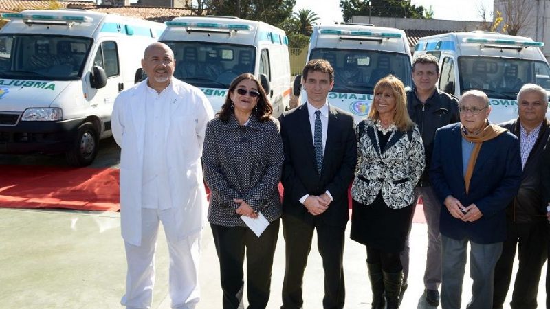 Gobernadora entregó siete ambulancias