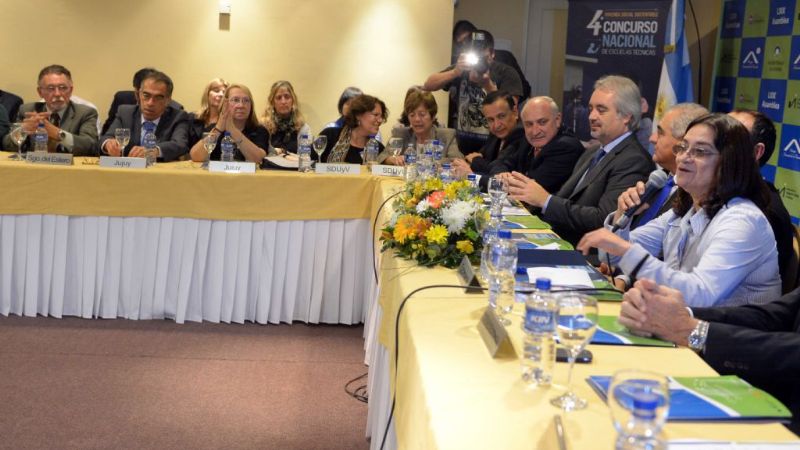 Lucía presidió la apertura del encuentro nacional de Institutos de Vivienda