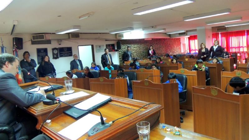 Niños de seis escuelas del interior de Belén simularon sesión en el Senado