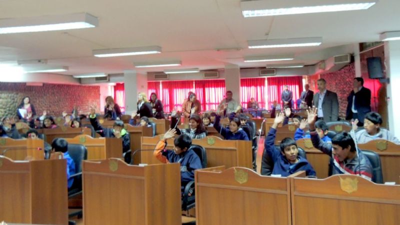 Niños de seis escuelas del interior de Belén simularon sesión en el Senado