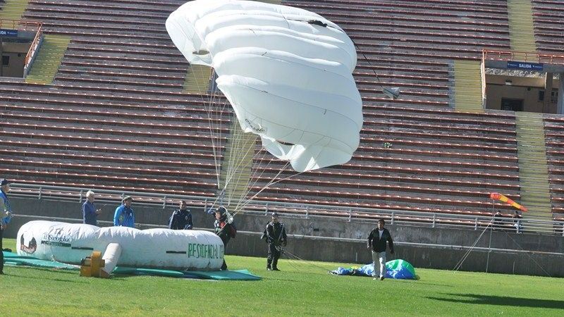 Se inauguró el IV Torneo de Paracaidismo