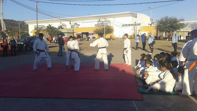 El Poncho caminó de la mano de Osep y la Secretaria de Deportes