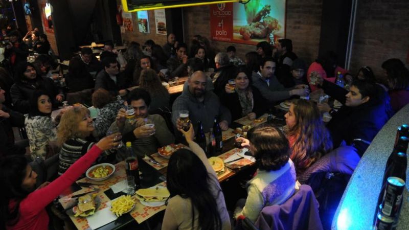 Los amigos, festejan su día en tres países sudamericanos